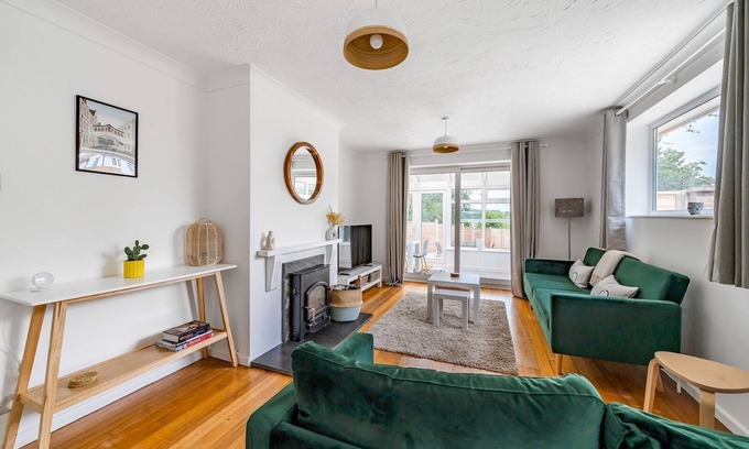 Botley House | Pass the Keys | Modern Spacious 3BR Bungalow Parking Oxford