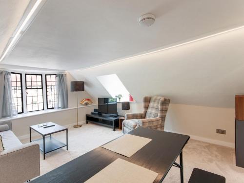 Sevenoaks Apartment | Pass the Keys Newly renovated flat Sevenoaks High Street