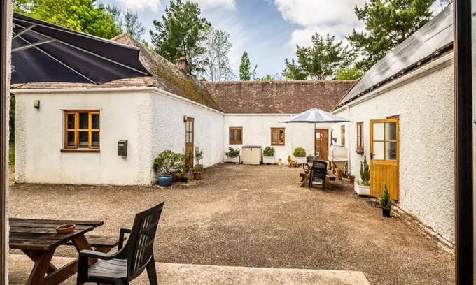 Farringdon House | Pass the Keys | Peaceful and spacious 2 bedroom holiday home