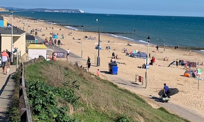 Southbourne Apartment | Pass the Keys | Quiet lovely apartmen with parking