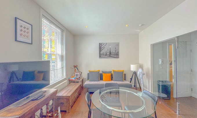 Soho Apartment | Pass the Keys | Stylish 1 bed Soho Flat