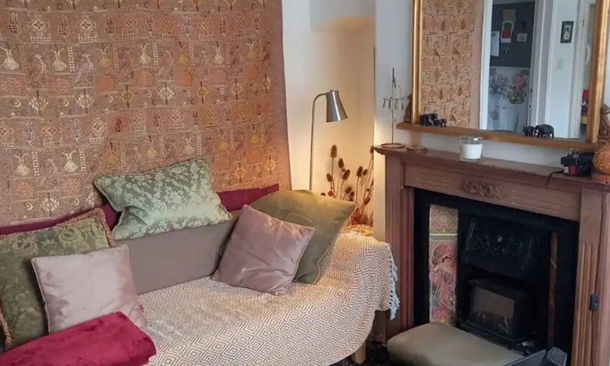 Glastonbury House | Pass the Keys | Tor-View Glastonbury Home with pod & garden