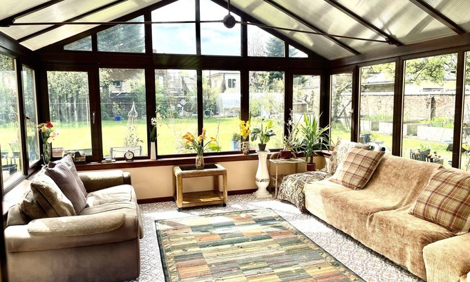 Pollokshields House | Pass the Keys | Traditional 5 Bed Bellahouston Glasgow Sleeps 10