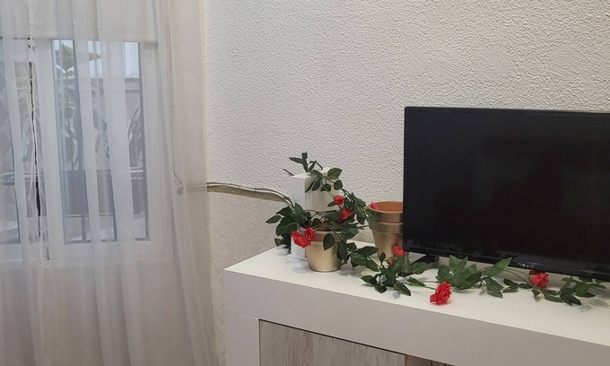 Ciudad Jardin Apartment | Patio del Maestro, Céntrico, al Lado de la Estación