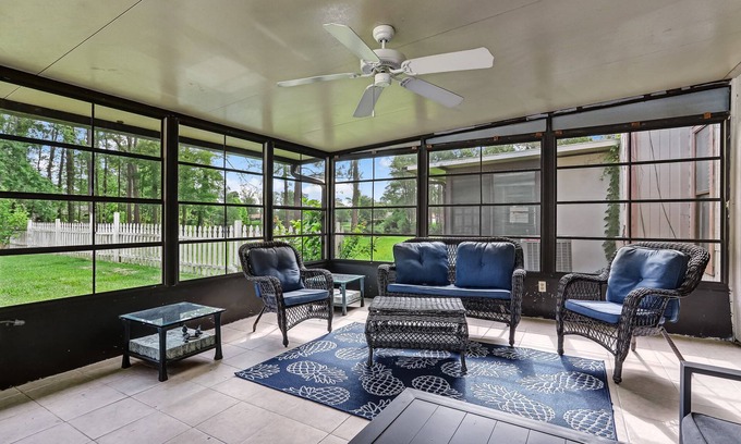 Sunbeam House | Patio Paradise: La Casa de Papel
