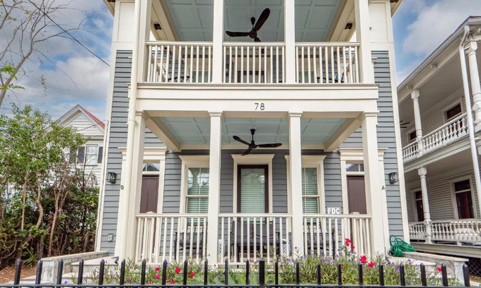 Cannonborough Elliotborough House | Patio Porches and Parking - 2 Blocks to King