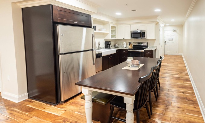 Williamsburg Condo | Patrick Henry Square, Williamsburg, 2 Bedroom Suite
