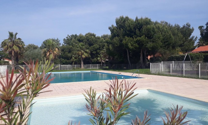 Martigues Cabin | Pavilion in residence with swimming pool 150m from the sea