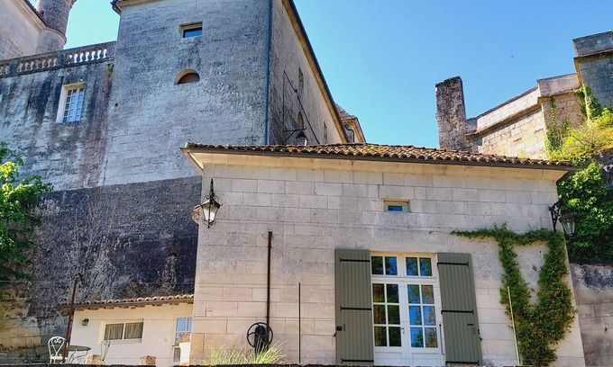 Bourdeilles House | Pavillon, Château des Sénéchaux, an amazing refuge on the banks of the river.