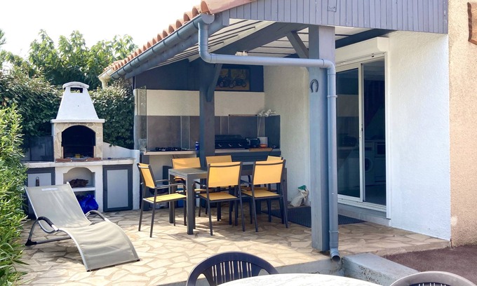 Saint-Pierre-la-Mer Cabin | Pavillon le Clos du Soleil, Parking et Piscine Dans Résidence