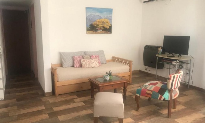 San Antonio de Areco House | PAZ EN LA CIUDAD, en el centro, con WIFI y cochera privada