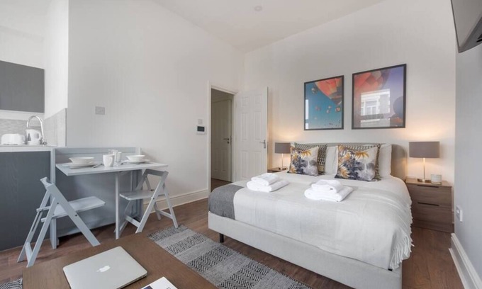 Abingdon Apartment | PBC | Large Studio - Earl's Court 119 - EC6