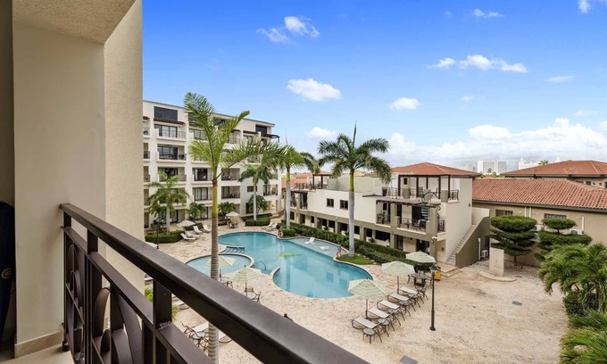 Washington Condo | PC301 - Pool View - Perfect for a couple - Close to Palm Beach - 1BR