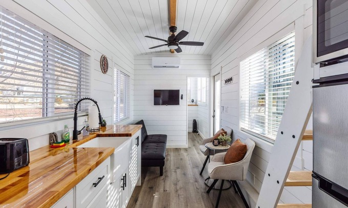 Apple Valley Apartment | Peace and Tranquility private hot tub,deck,and bbq
