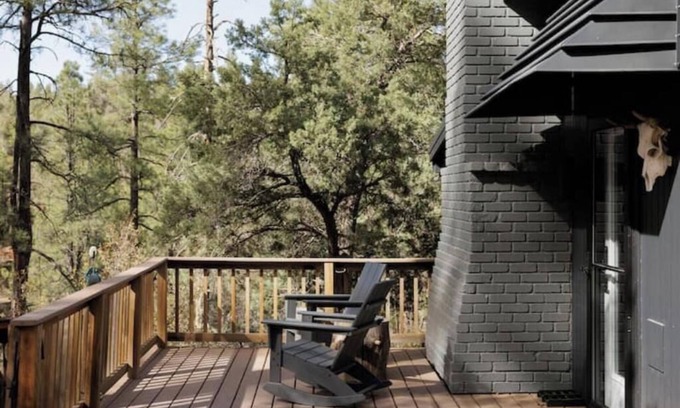 Prescott Cabin | Peace & Quiet at a serene off-grid forest cabin near Lynx Lake!