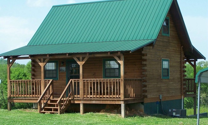 Celina Cabin | Peace & quiet just 5 minutes from Holly Creek Marina on Dale Hollow Lake!