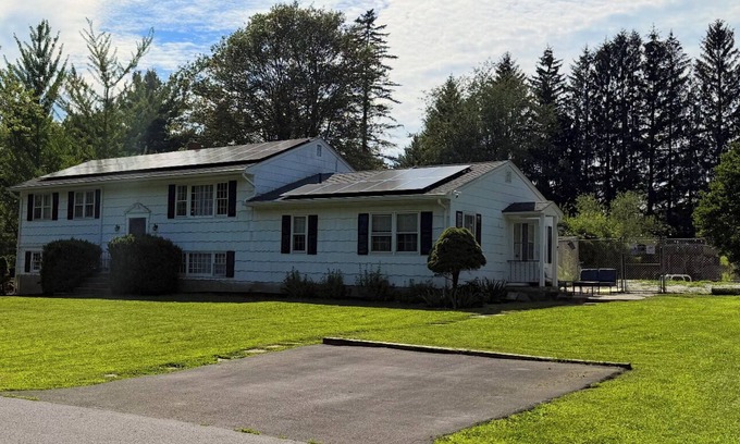 Goshen Apartment | Peaceful 1-bedroom Suite in Goshen NY, 5 mins from Legoland! AC, Wi-fi, Pool inc