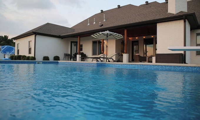 Farmington House | Peaceful 10-Acre Retreat with Pool & Theater Room: 7 mi. from U of A