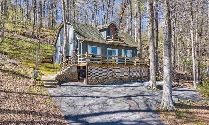 Penrod House | Peaceful 2-bedroom house, beautiful Lake view.
