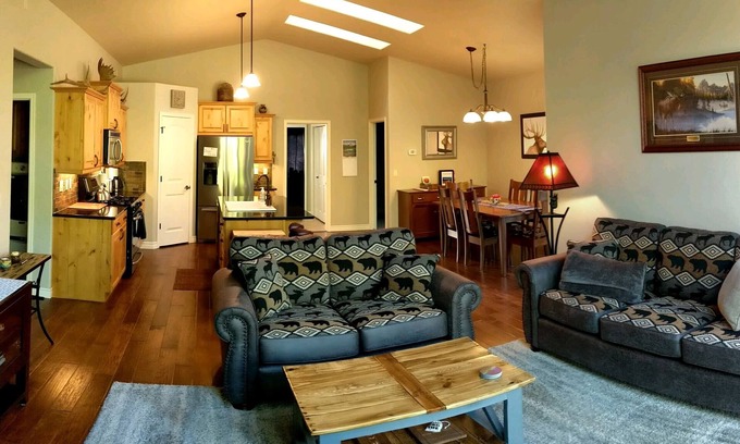 Columbia Falls House | Peaceful, 3bed/3ba Townhome - Private Hot Tub! National Forest access.