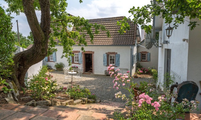 Doazon House | Peaceful 6 bedroom country lake house with spacious grounds, tennis court & pool