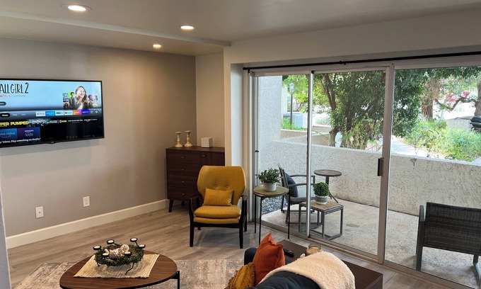 The Lakes Condo | Peaceful and Private 2-bedroom Lakeview Condo with Resort Amenities and Wi-Fi