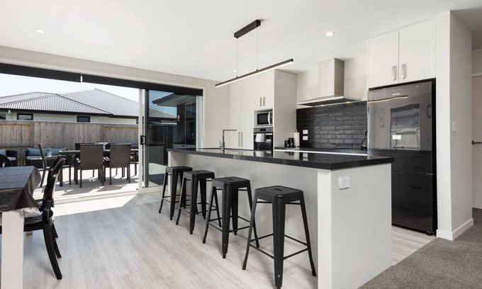 Papamoa Beach House | Peaceful and Private in Papamoa