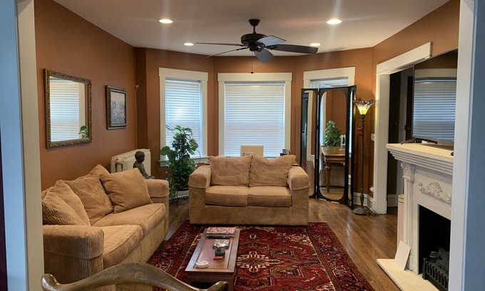 Oak Park Apartment | Peaceful Beauty in Historic District - Walkable - Winter Month Stay Special