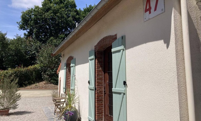 Neuville-en-Beaumont Cottage | Peaceful countryside house with garden near beaches, pets allowed