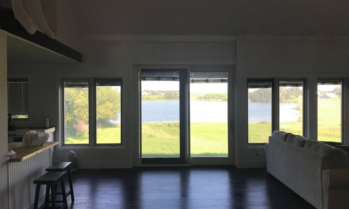 Ames Cabin | Peaceful Cabin Retreat On The Water