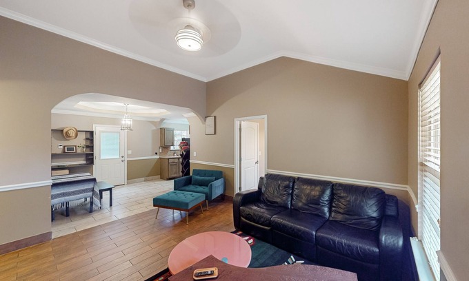 Madison House | Peaceful & charming dog-friendly getaway with deck & nature views - near golf