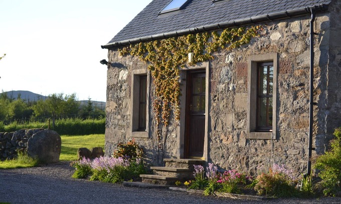 Murthly Cottage | Peaceful, cosy cottage in idyllic Highland Perthshire in beautiful scenery