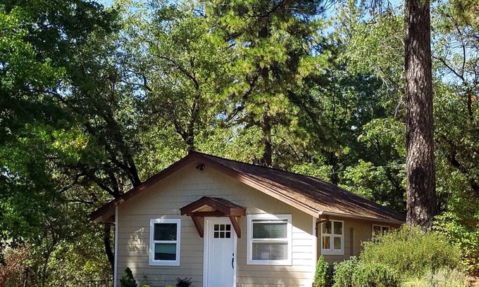 Colfax House | Peaceful Cottage Between Lake Tahoe & Sacramento