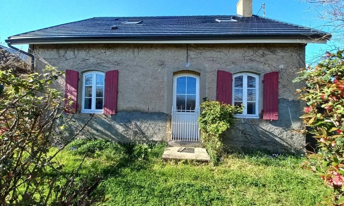 Saint-Leon Cottage | Peaceful cottage near the canal, perfect for hiking and fishing