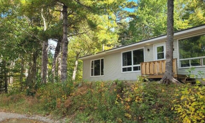 Lower Ohio House | Peaceful cozy cottage next to Welshtown Lake with fire bit in the back yard.