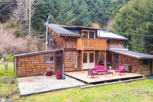 Trinidad House | Peaceful Creekside