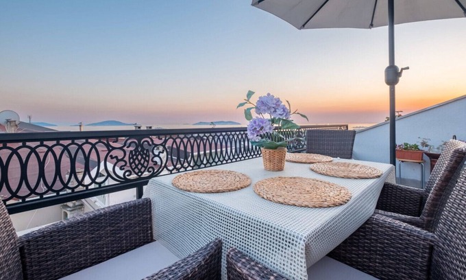 Maltepe Apartment | Peaceful Duplex Flat with Adalar View in Maltepe