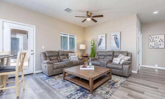 Ridgecrest Apartment | Peaceful Escape - 4 Bathrooms!
