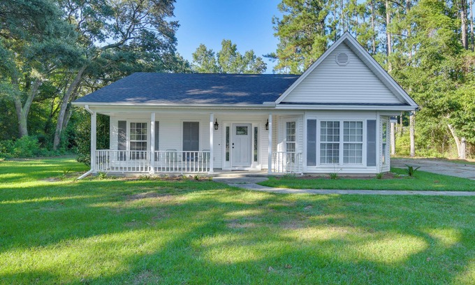 Fairhope Cottage | Peaceful Fairhope Cottage w/Covered Patio!