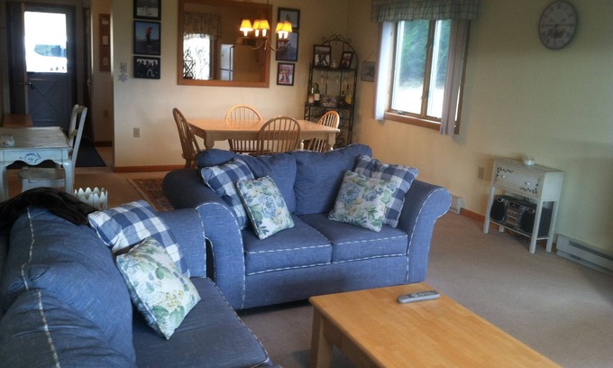 Intervale Condo | Peaceful, Family Friendly, Heated Outdoor Pool, Awesome Views, Near Story Land