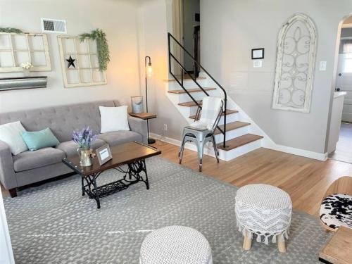 Cedar Rapids House | Peaceful Farmhouse Style Czech Village And Newbo Area