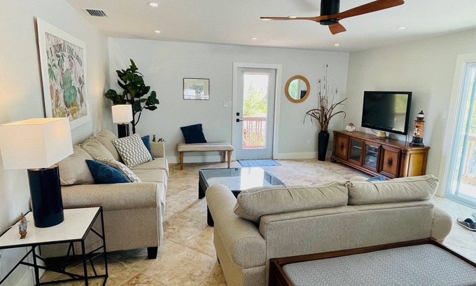 Bokeelia House | Peaceful fishing Island paradise with boat lift