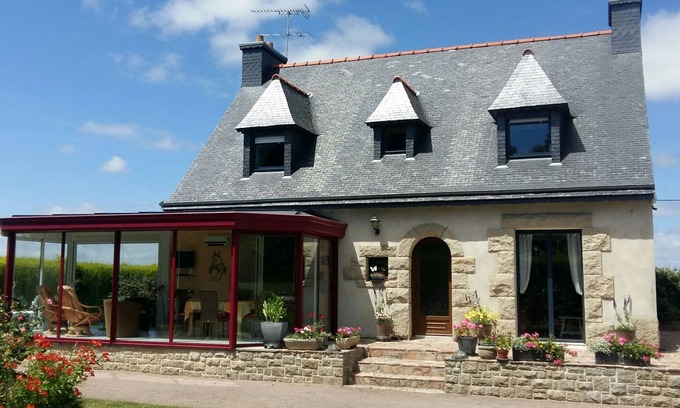 Pedernec House | Peaceful Forest Stay in Pédernec