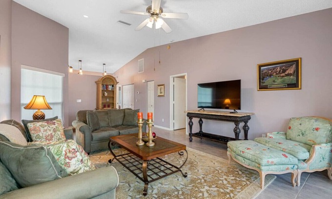 Greater Northdale House | Peaceful Geataway! Amazing location near all