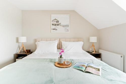 Mylor Churchtown House | Peaceful harbour view with private parking