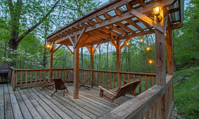 Hood House | Peaceful Hideaway Near Shenandoah Pet Friendly