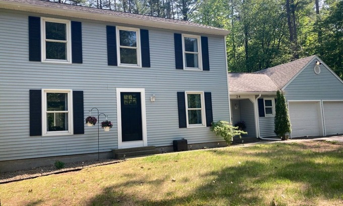 Gansevoort House | Peaceful Home 5 miles away from Saratoga Springs & right on McGregor Golf Course