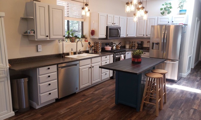 Williams House | Peaceful Home in the Pines! Come Experience Williams!n