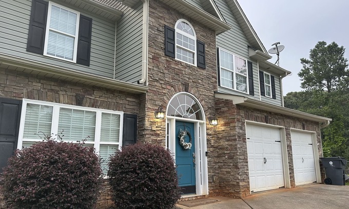 Winston House | Peaceful House - 4 BR, Large Patio