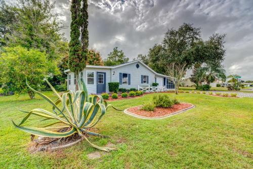 Del Mar House | Peaceful Lady Lake Home with Screened-In Porch!